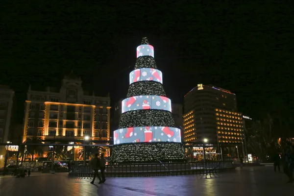 Sapin de lumière bleue sur la place, Malaga