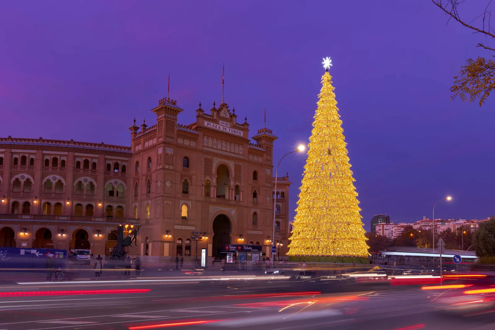 Sapin doré devant les arènes de Las Ventas