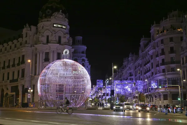 Boule de lumière au cœur de la Gran Vía, Madrid