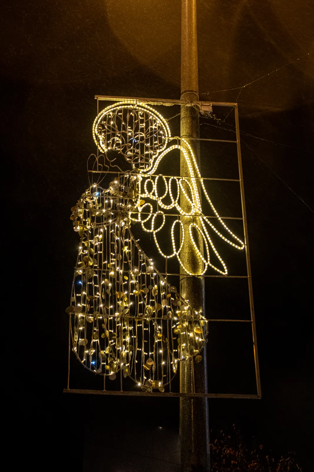 Ange de lumière sur mât