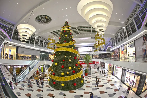 Sapin et décors dans l'atrium