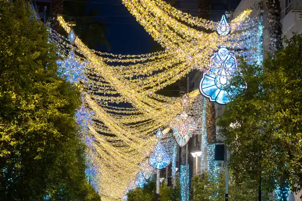 Guirlandes dorées et pendentifs vitrail EcoGreenLux