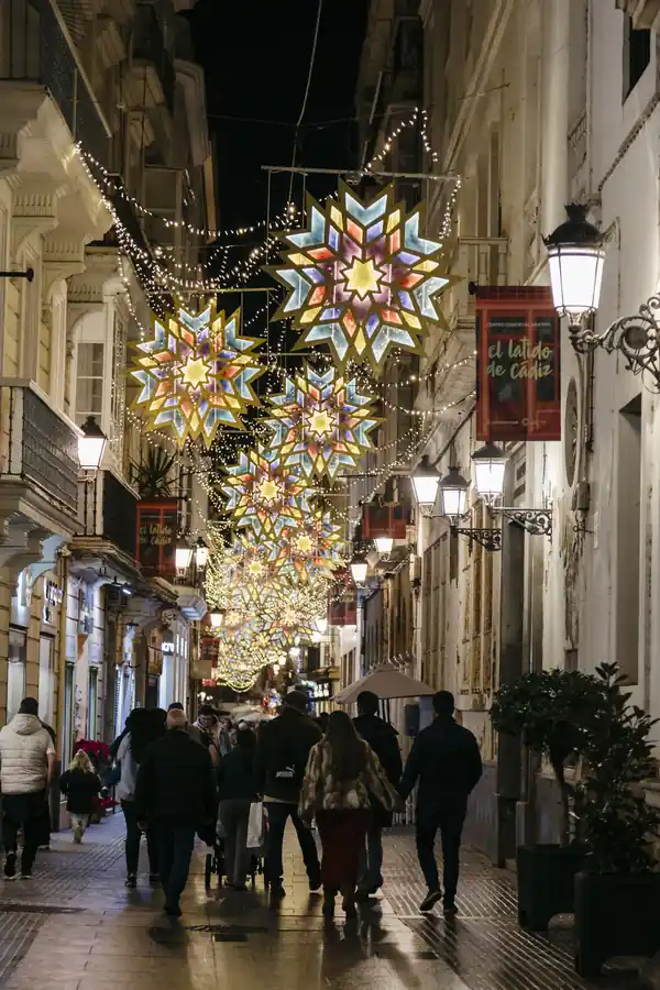 Rosaces vitrail dans une ruelle