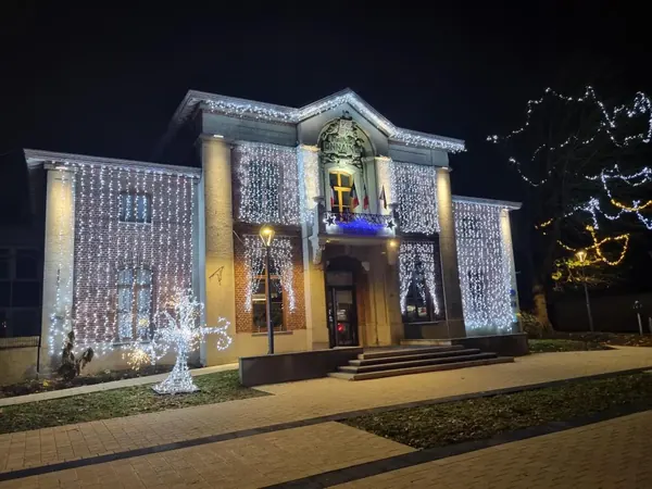 Mairie habillée de rideaux de lumière, Onnaing