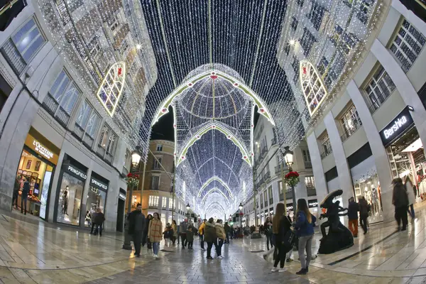Voûte gothique de lumière, calle Larios, Malaga