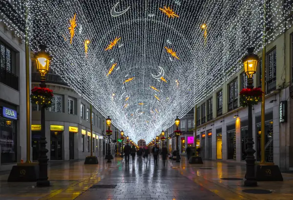 Ciel de lumière sur la calle Larios, Malaga