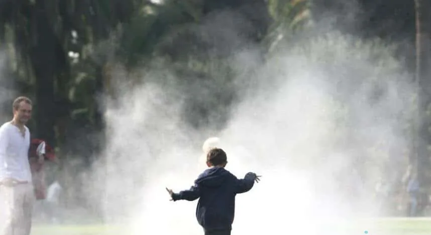 Aire de jeux d'eau brumisée