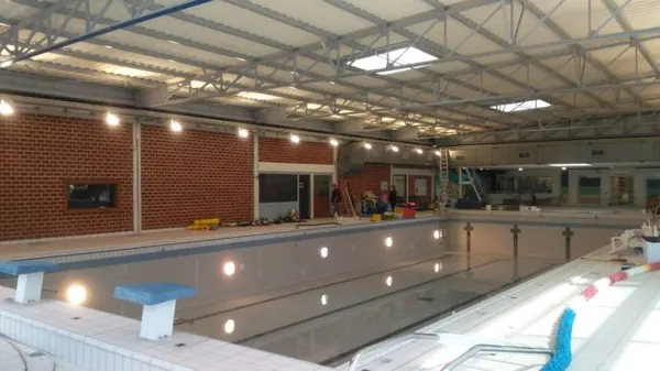 Piscine d'Avoine (37) : piscine, aire de jeu éclairée par Speqtris (photo 1 sur 3)