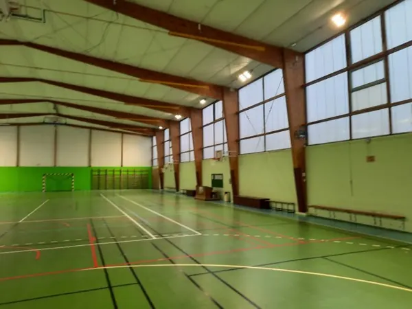 Gymnase de Brains (44) : gymnase, aire de jeu éclairée par Speqtris (photo 1 sur 3)