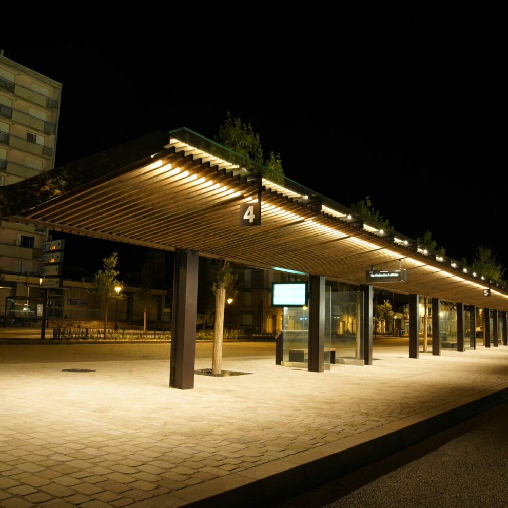 Parvis de la gare de Niort mis en lumière, gamme BRUNEI de LEC