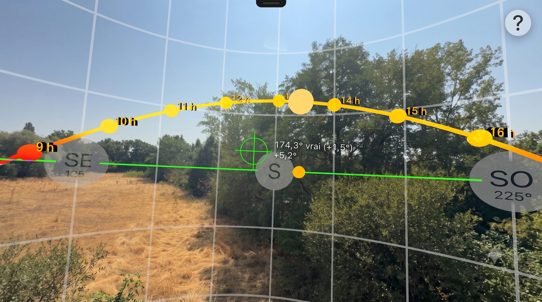 Photo terrain avec la course du soleil incrustée